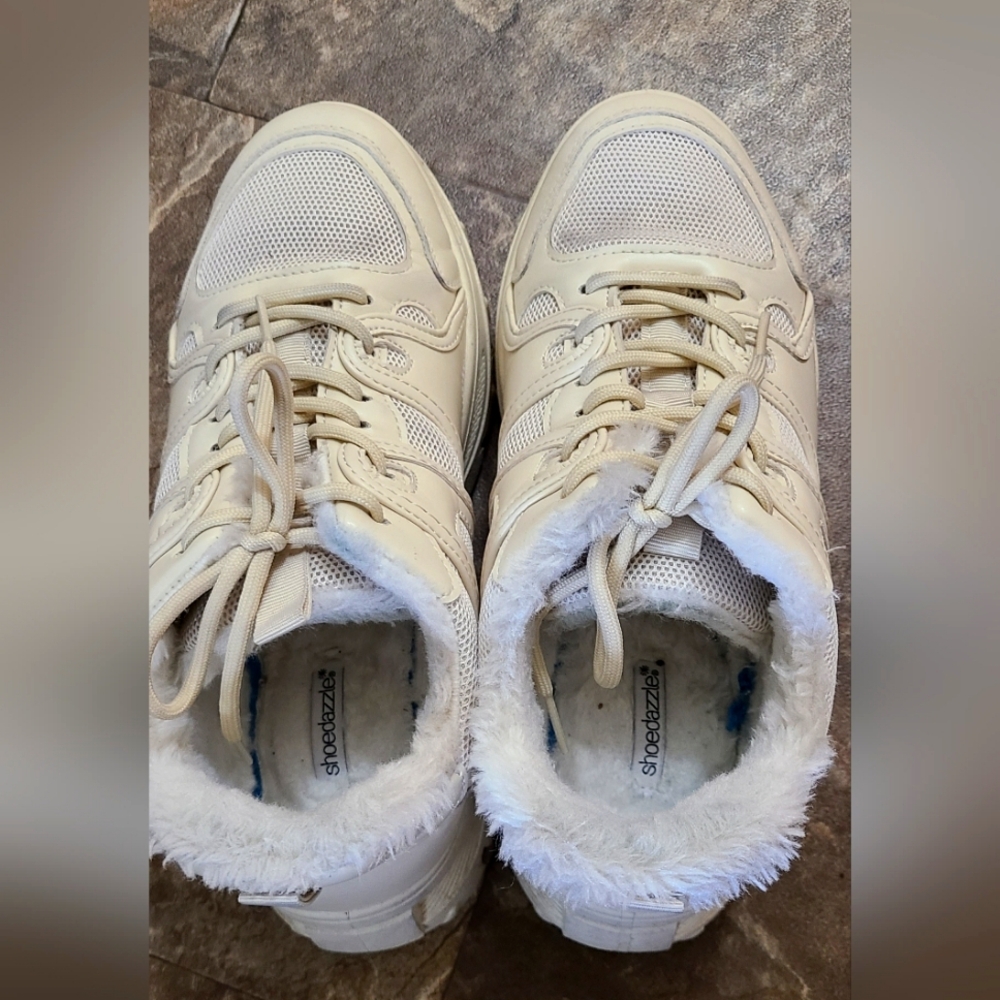 Shoe Dazzle Cream Sneakers with Faux Fur Lining Size 9 - Picture 3 of 4